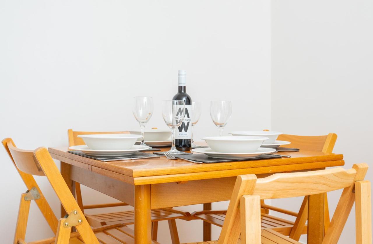 Dwellcome Home Ltd 2 Bedroom King & Double Central Apartment, Free Allocated Barrier Secured Parking Space At Rear Entrance & Fast Wifi, Ideal For Long Term Contractor, Corporate, Etc Stays, Regular Housekeeping Option - See Our Site For Assurance أبردين المظهر الخارجي الصورة