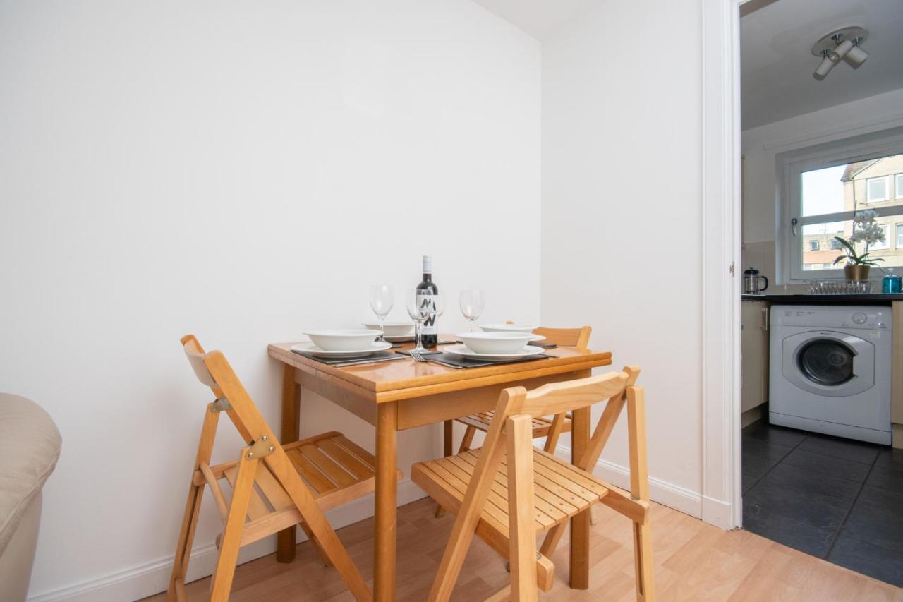 Dwellcome Home Ltd 2 Bedroom King & Double Central Apartment, Free Allocated Barrier Secured Parking Space At Rear Entrance & Fast Wifi, Ideal For Long Term Contractor, Corporate, Etc Stays, Regular Housekeeping Option - See Our Site For Assurance أبردين المظهر الخارجي الصورة