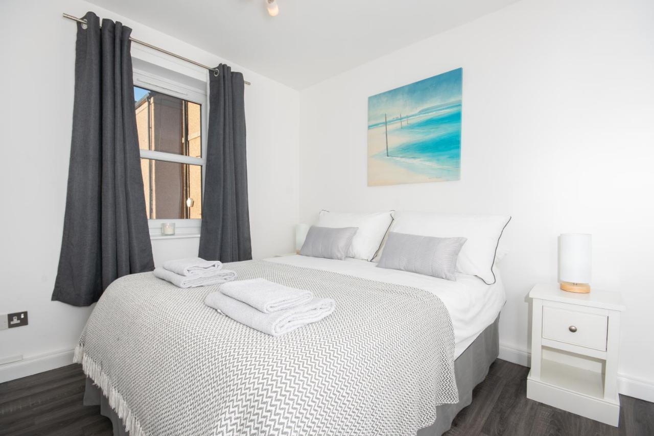 Dwellcome Home Ltd 2 Bedroom King & Double Central Apartment, Free Allocated Barrier Secured Parking Space At Rear Entrance & Fast Wifi, Ideal For Long Term Contractor, Corporate, Etc Stays, Regular Housekeeping Option - See Our Site For Assurance أبردين المظهر الخارجي الصورة