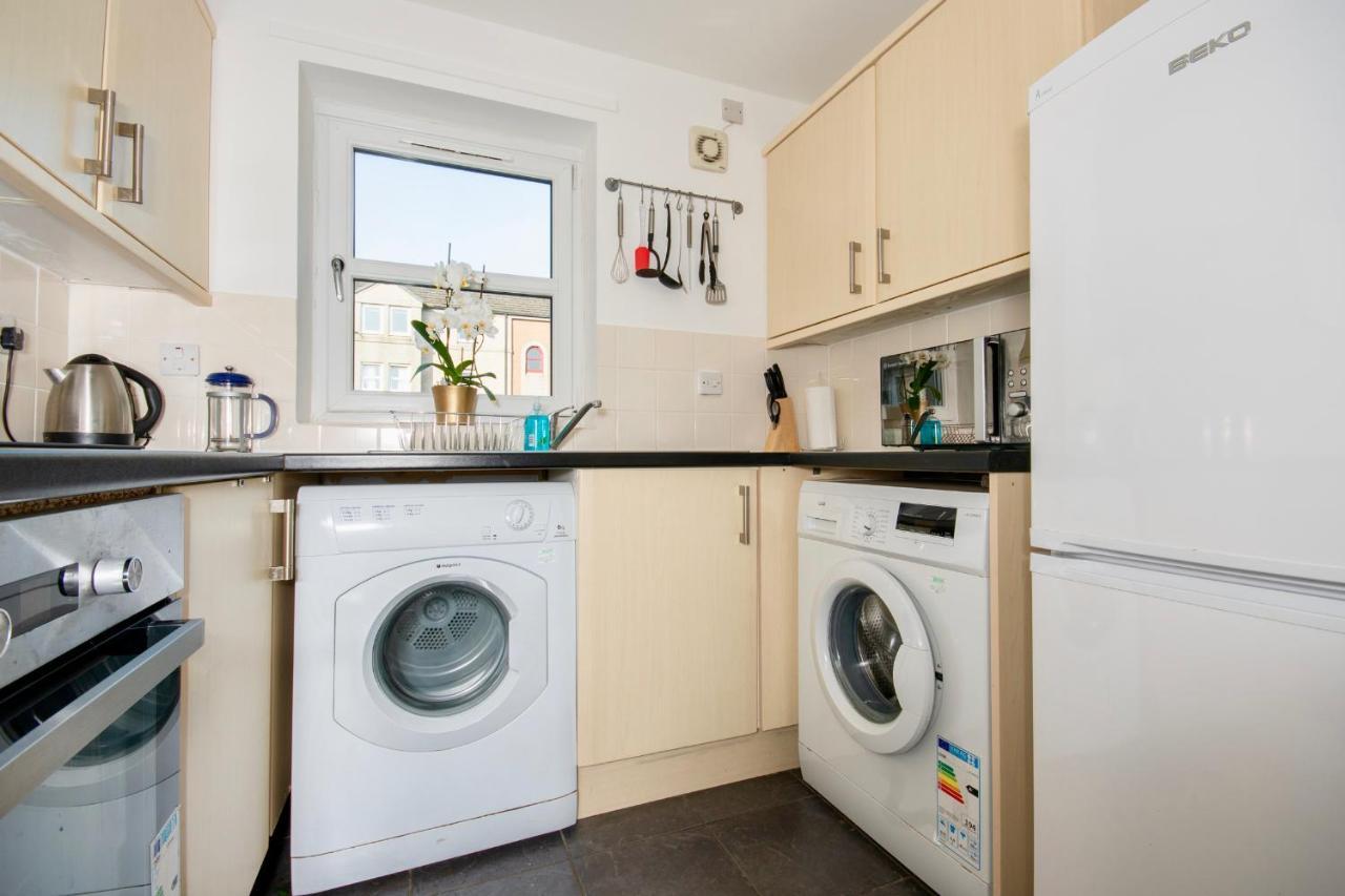 Dwellcome Home Ltd 2 Bedroom King & Double Central Apartment, Free Allocated Barrier Secured Parking Space At Rear Entrance & Fast Wifi, Ideal For Long Term Contractor, Corporate, Etc Stays, Regular Housekeeping Option - See Our Site For Assurance أبردين المظهر الخارجي الصورة